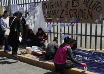 México inicia repatriación de cuerpos de migrantes fallecidos en incendio