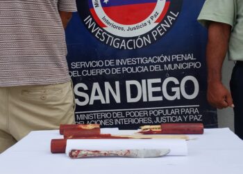 Policía de San Diego detuvo a hombre por agredir a su pareja en Valle de Oro