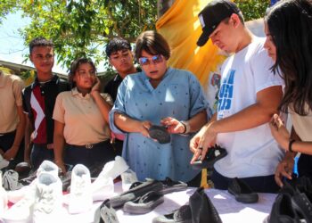 Entregan en planteles de Naguanugua más de 16 mil kits escolares