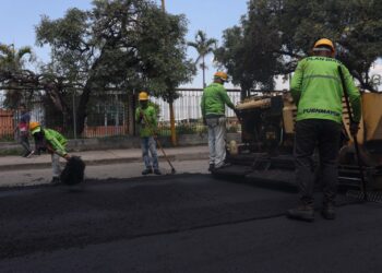 Alcalde Fuenmayor supervisó trabajos de asfaltado de la Vía El Paíto de Valencia