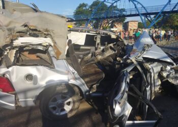 Camioneta se estrelló contra una pasarela en Turmero: hay 3 fallecidos y 2 heridos de gravedad