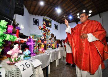 Devotos exaltaron La Cruz de Mayo en la parroquia San Martín de Porres