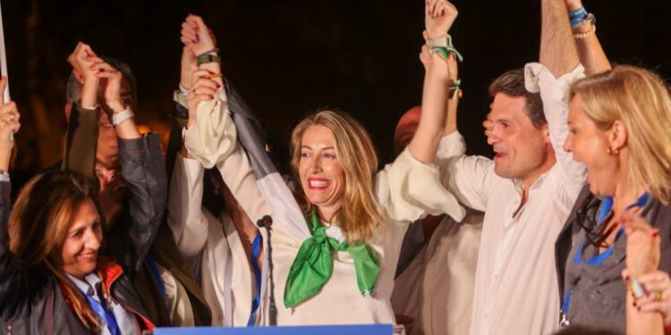 Los conservadores del PP se imponen en las elecciones municipales y regionales en España