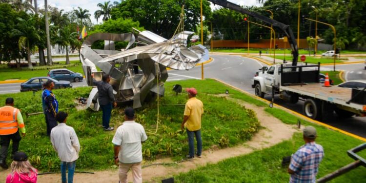 Desmontan icónica obra «La “Menina” para su restauración
