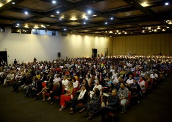 Fundación “Mujeres por la Vida” llevó su mensaje a más de mil 500 personas en Hesperia WTC Valencia