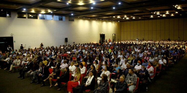 Fundación “Mujeres por la Vida” llevó su mensaje a más de mil 500 personas en Hesperia WTC Valencia