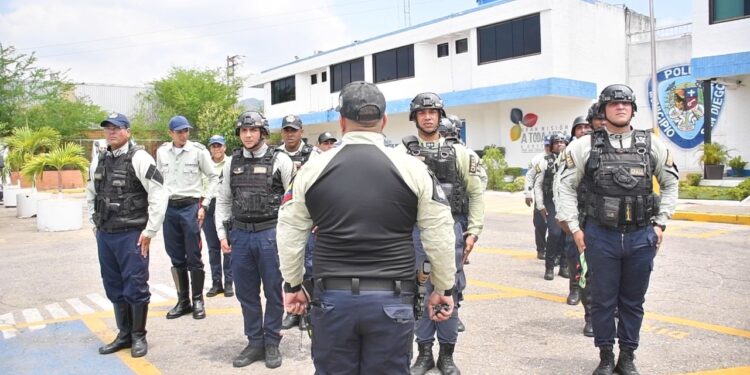 Alcalde León Jurado estudia proyecto de profesionalización para funcionarios policiales de San Diego