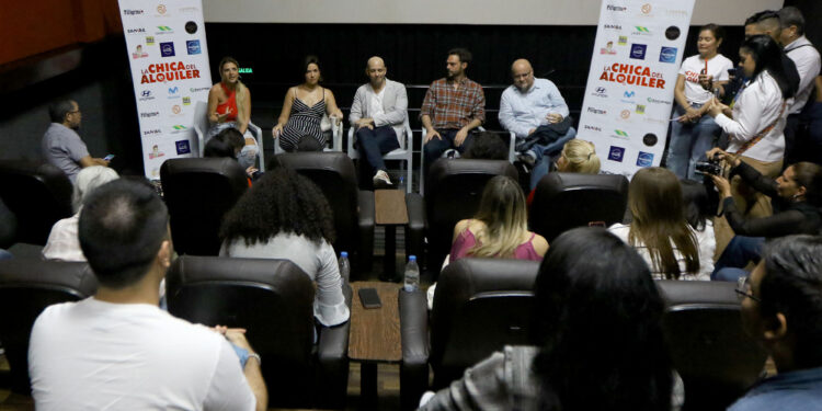 La Chica del Alquiler: Una comedia romántica que busca cautivar al público y renovar el cine venezolano