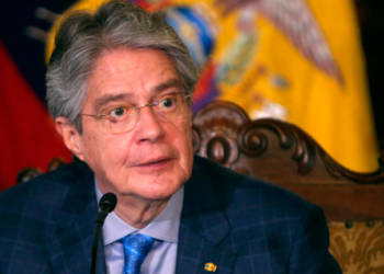 El presidente de Ecuador decidirá si se presenta a la reelección a su regreso de Brasil