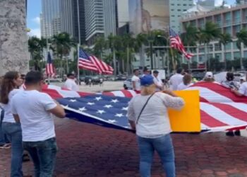 Migrantes latinos se manifestaron contra la nueva ley de inmgración de Florida