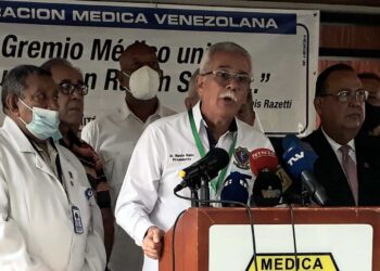 Ministerio de Salud despide a 60 médicos del hospital militar de Maracay