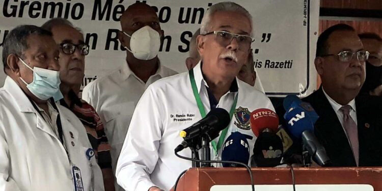 Ministerio de Salud despide a 60 médicos del hospital militar de Maracay