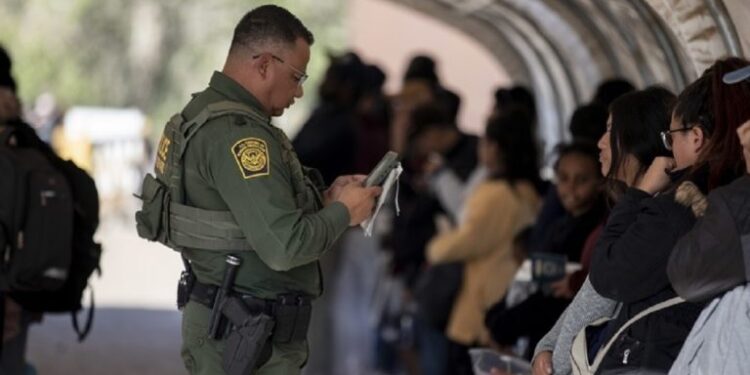 La tranquilidad impera en la ciudad fronteriza de El Paso tras el fin del Título 42