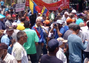 Trabajadores valencianos marcharon para exigir mejoras; al llegar a la Cedeño hubo desencuentro