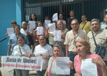 Profesionales de la Enfermería protestan en rechazo al proceso de jubilación que realiza Insalud y el MPPS