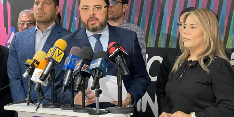 Ecarri: “Estabilidad de mi gobierno la garantizarán militares con tropa, no babiecos sin soldados”