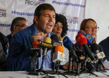 Prosperi propone al resto de los candidatos inscribirse juntos ante la Comisión Nacional de Primaria