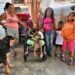 ¡Orfandad total! Una adulta mayor, 5 nietos y una niña con microcefalia congénita fueron abandonados por su familia; pide ayuda al Estado