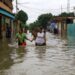 Más de 2 mil 500 habitantes afectados por inundaciones en barrio José Leonardo Chirinos: 27 ranchos con pérdidas totales