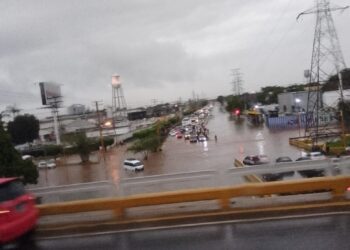 Fuertes lluvias generan colapso en los municipios de la Gran Valencia: río Cabriales aumentó su nivel (videos)