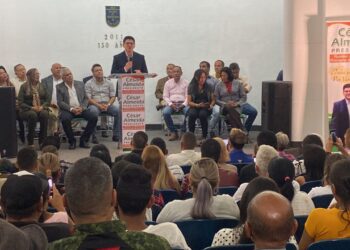 Empresario César Almeida entra en la carrera de la primaria: “Es el único camino para llevar gente distinta al poder”