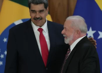 Maduro ofrece a Lula retomar la interconexión eléctrica entre Brasil y Venezuela