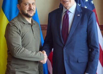 Biden dice que Zelenski le ha garantizado que Ucrania no usará los F-16 en territorio ruso