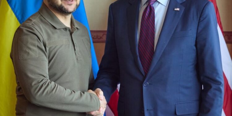 Biden dice que Zelenski le ha garantizado que Ucrania no usará los F-16 en territorio ruso