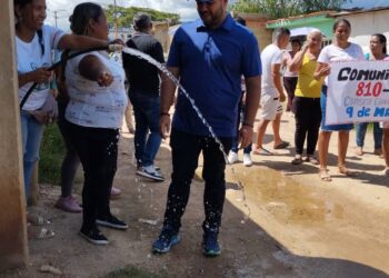 Hidrocentro asegura abastecimiento de agua potable a más de 300 familias en la parroquia Santa Rosa de Valencia