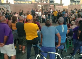 Más de 47 días sin agua en 5 comunidades: Concejales de San Diego se reunieron con los vecinos