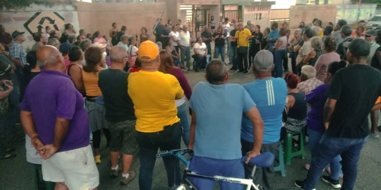 Más de 47 días sin agua en 5 comunidades: Concejales de San Diego se reunieron con los vecinos