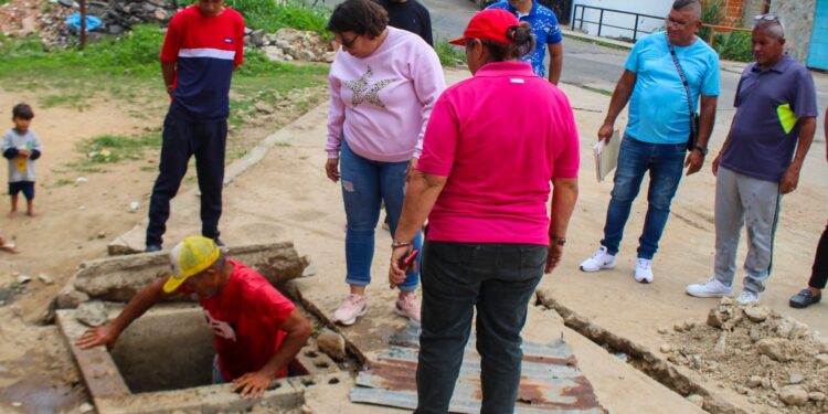 Entregan material para rehabilitación del sistema de aguas servidas en comunidad Alianza Bolivariana