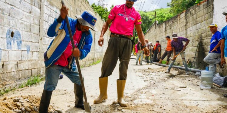 Avanzan en la construcción de acueducto en el sector Lorenzo Fernández de Naguanagua