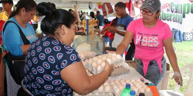Ministro de Alimentación: «las sanciones impiden distribuir correctamente los productos a la población»