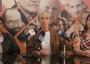 MAS: “Urge el reencuentro del campo democrático”