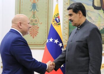 Maduro recibió en Caracas al fiscal de la CPI para una reunión privada