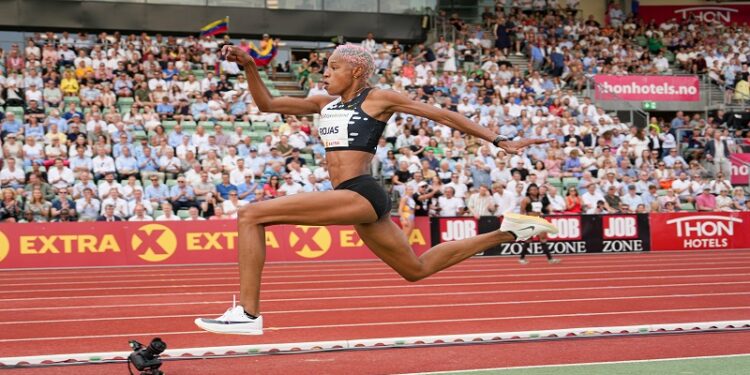 La reina Yulimar Rojas conquistó la parada de Oslo en Noruega