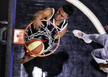 Hoy se define la serie Trotamundos contra Broncos: los capitalinos recuperaron a Garly Sojo