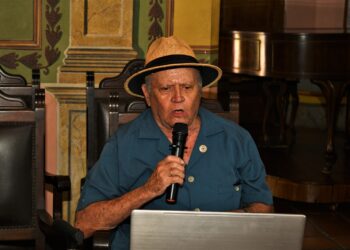 Alfredo Celis Blaubach en la presentación de su libro Infortunios Valencianos: «Valencia es la ciudad más importante de la historia del país»