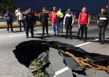 Invialca despliega cuadrillas para reparar socavamiento en Autopista del Sur