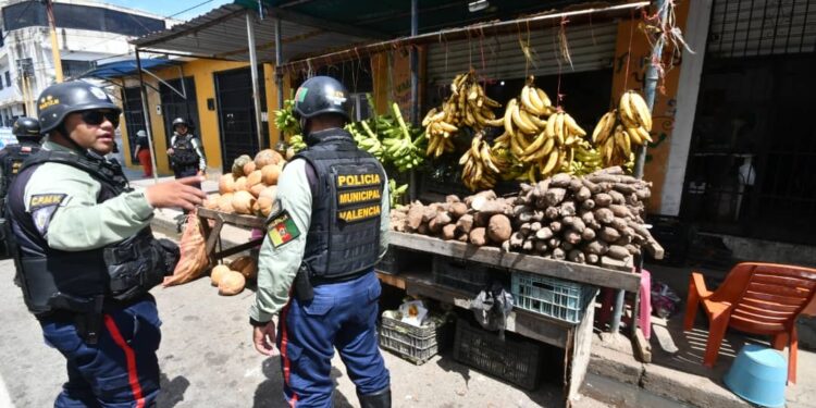 Funcionarios del IMA inspeccionan zona de Bella Florida para determinar delito ambiental cometido por buhoneros