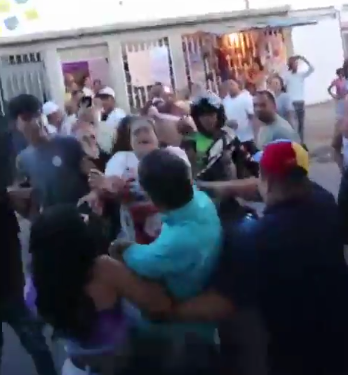 Henrique Capriles fue agredido en Valencia (video)