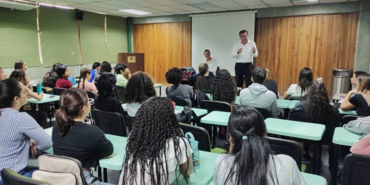 César Pérez Vivas presentó a jóvenes de la UCV su plan de futuro «Sueño Posible»