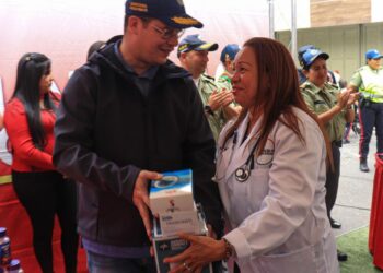 Alcalde Fuenmayor inauguró consultorio odontológico y entregó uniformes a la Policía Municipal de Valencia