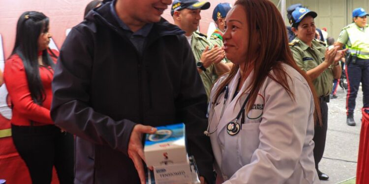 Alcalde Fuenmayor inauguró consultorio odontológico y entregó uniformes a la Policía Municipal de Valencia