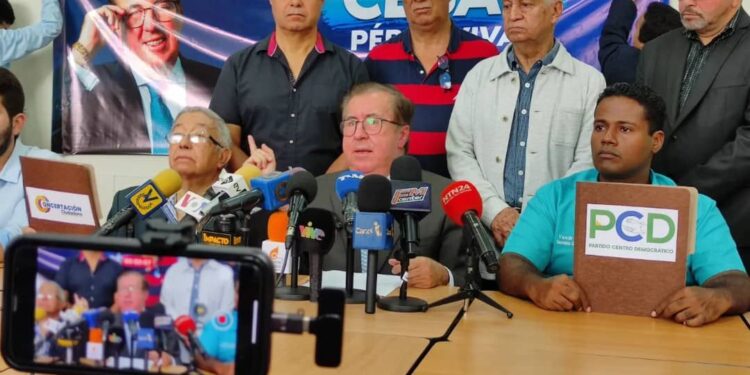 Pérez Vivas formalizó su candidatura a la primaria y exigió un pacto político entre los candidatos