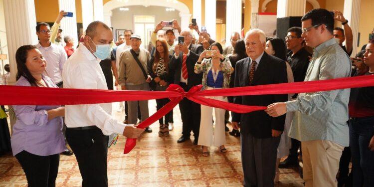 Inauguran exposición en conmemoración de los 202 años del Concejo Municipal de Valencia