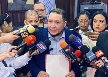 Diputado Brito al contralor Elvis Amoroso: «Electores quieren saber si María Corina Machado está habilitada o no para postularse como candidata»