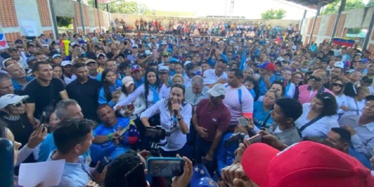 Maria Corina Machado responde a la Contraloría General: «Aquí quien habilita es el pueblo»