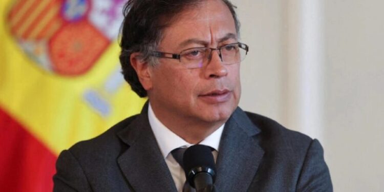 Presidente Petro cuestiona la inhabilitación contra María Corina Machado